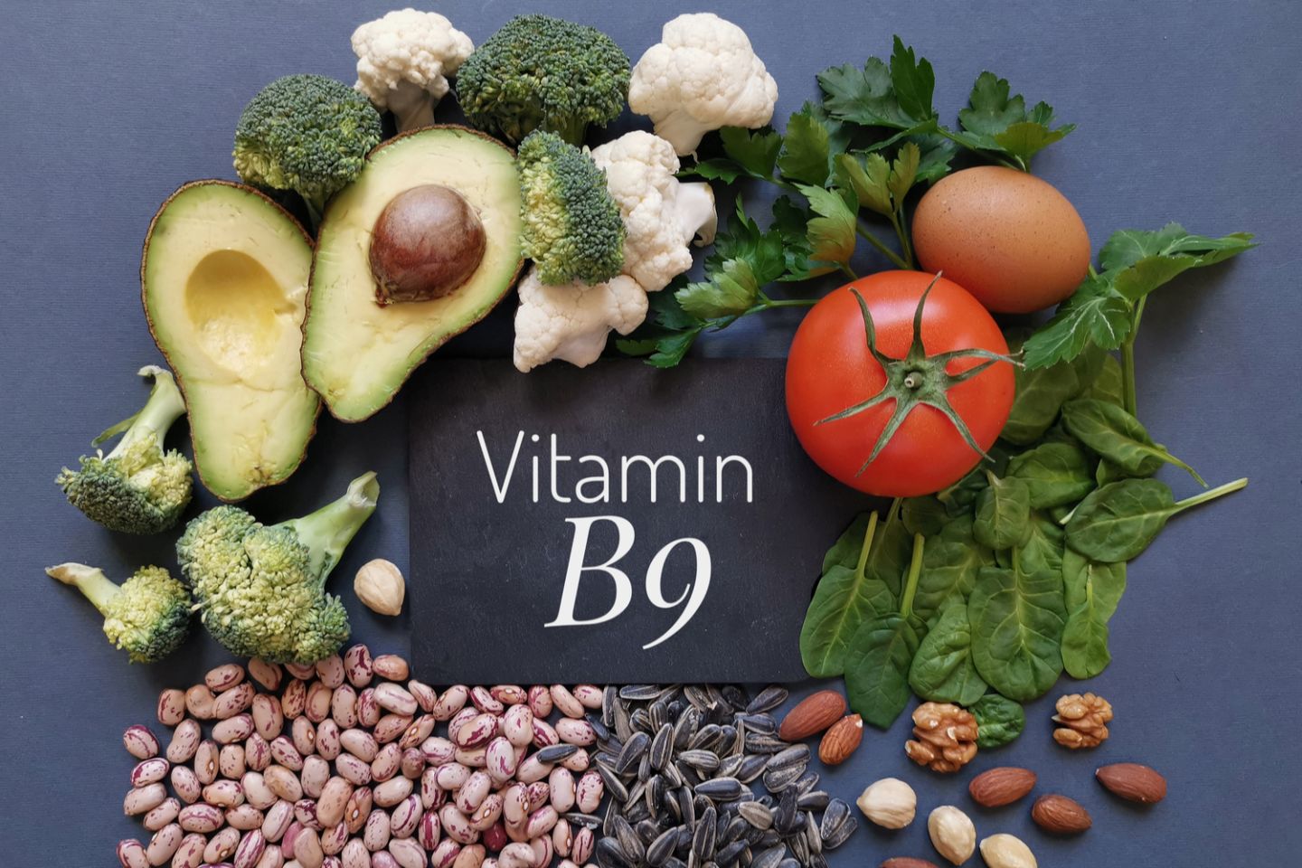 Vitamin B9: Die Bedeutung von Folsäure für Zellwachstum, Schwangerschaft und das Immunsystem.